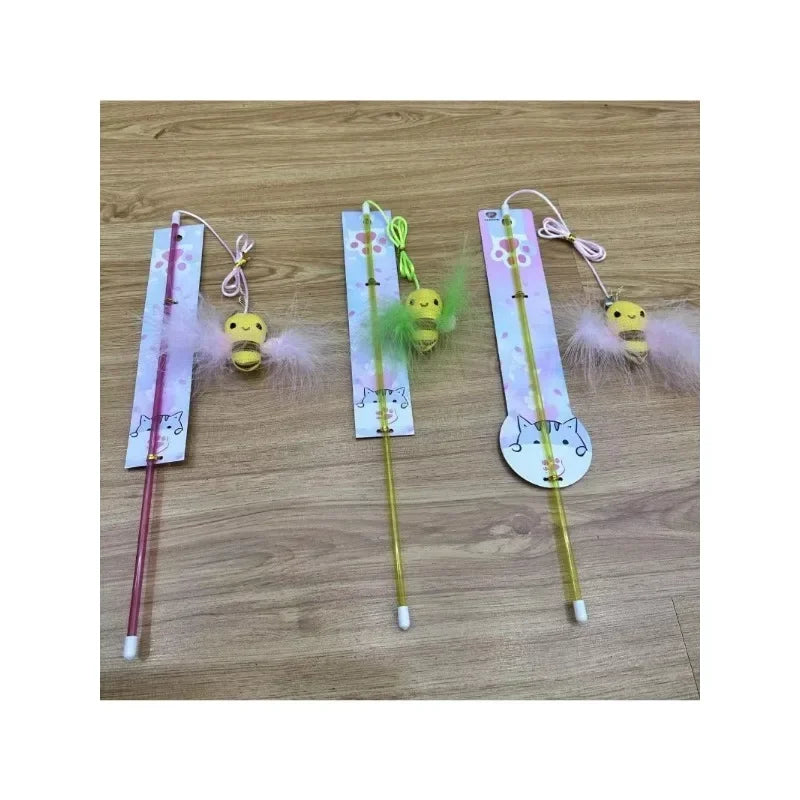 1Pcs Random Color Cat Teaser Wand Funny Fake Feather Little Bee Design Kitten Teasing Stick Cat Wand Interactive Pet Toy